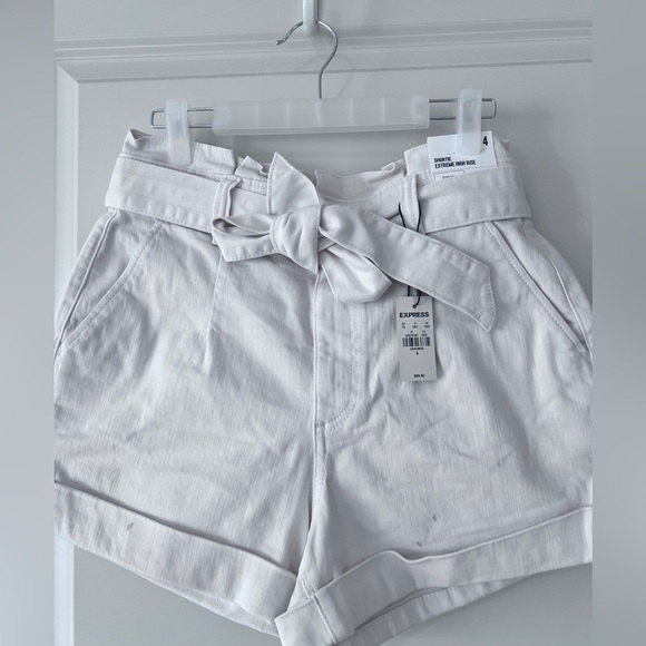 Express High Waist Ivory/White Shorts with Chic Tie Belt - Picture 4 of 10
